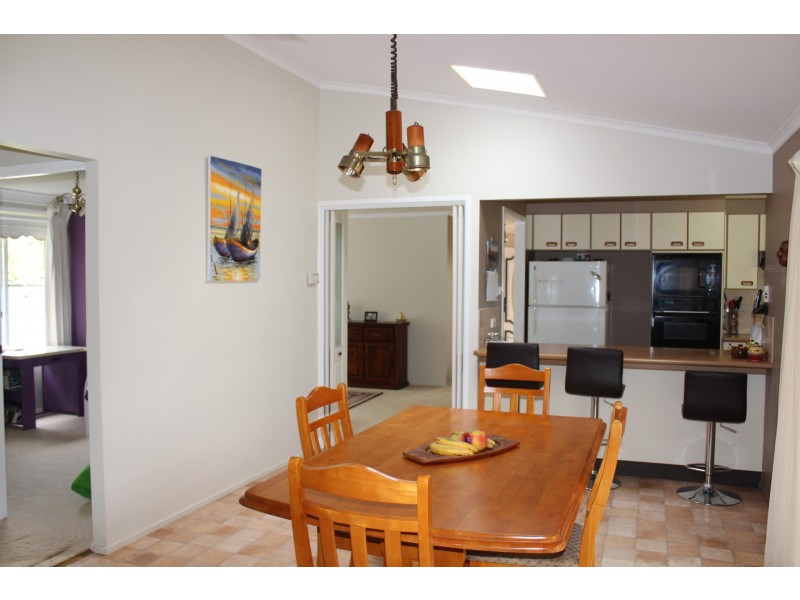 14 Castlereagh Avenue, Binnaway NSW 2395