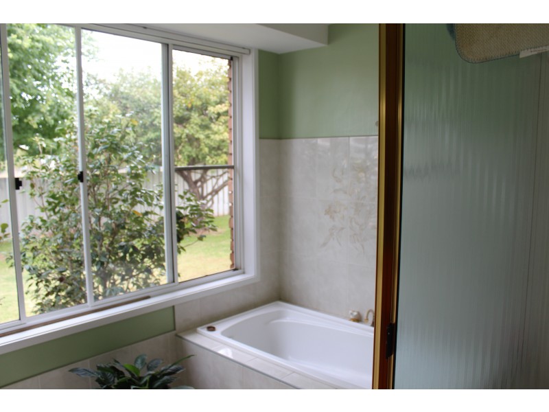 14 Castlereagh Avenue, Binnaway NSW 2395