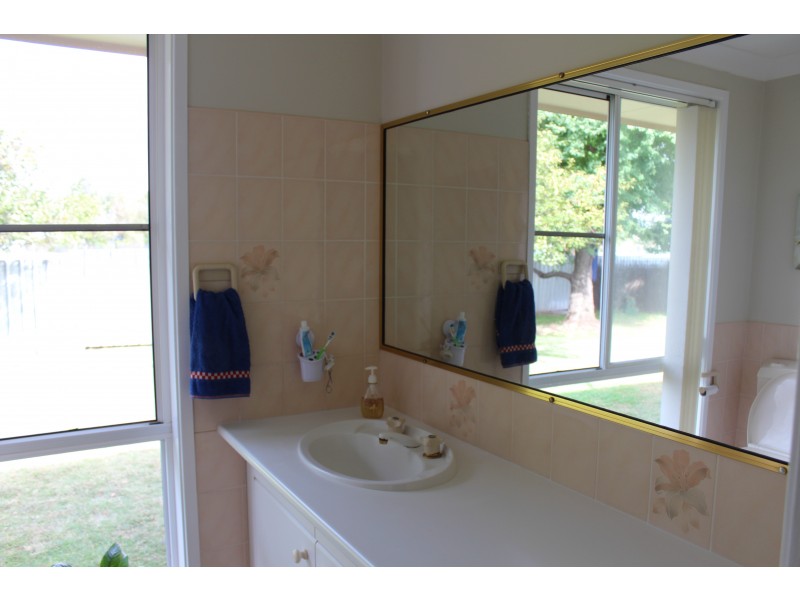 14 Castlereagh Avenue, Binnaway NSW 2395