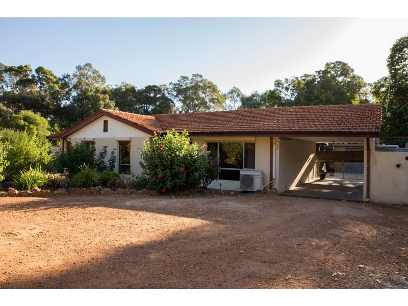 30 Mundaring Weir Rd, Mundaring WA 6073