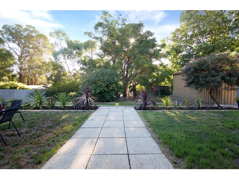 30 Mundaring Weir Rd, Mundaring WA 6073