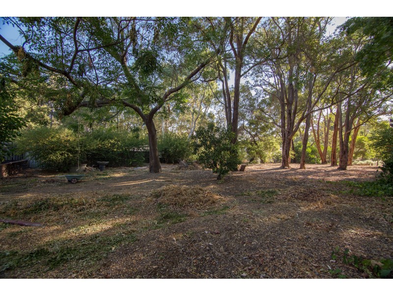 30 Mundaring Weir Rd, Mundaring WA 6073