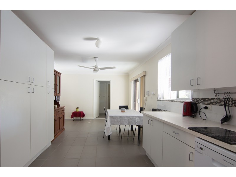 30 Mundaring Weir Rd, Mundaring WA 6073