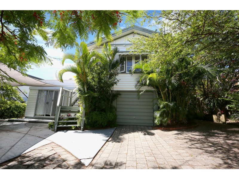 4 Lind Avenue, Southport QLD 4215