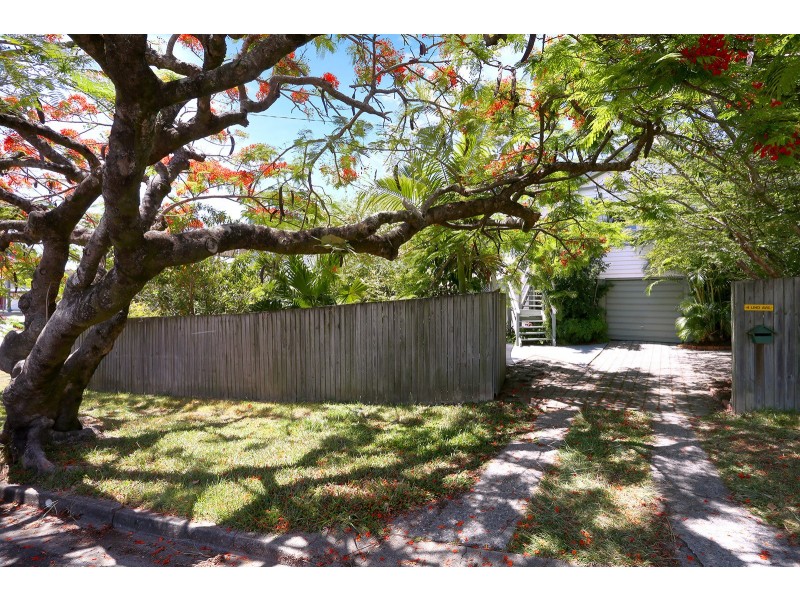 4 Lind Avenue, Southport QLD 4215