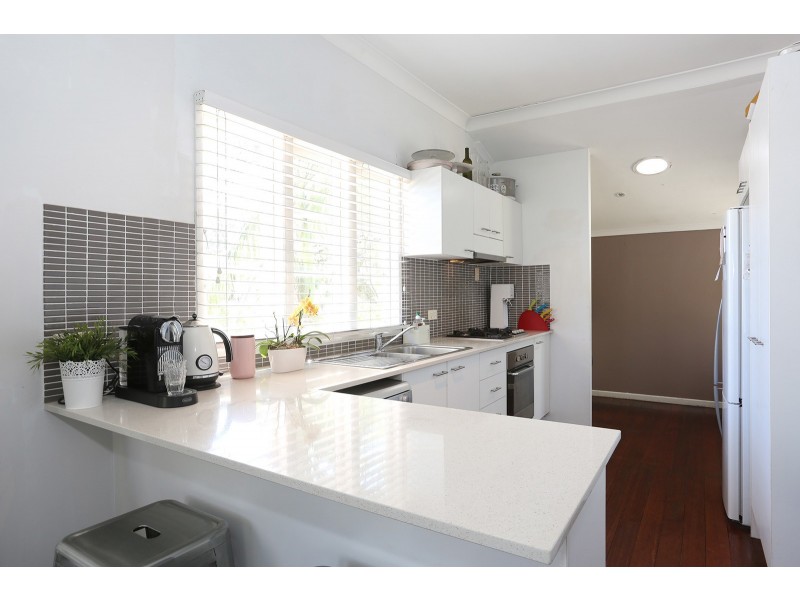 4 Lind Avenue, Southport QLD 4215