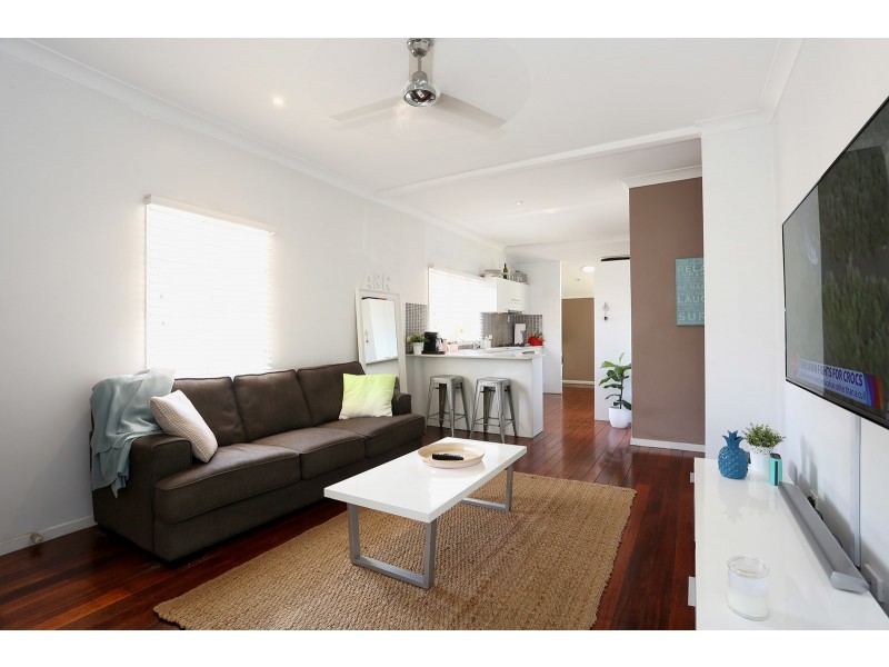 4 Lind Avenue, Southport QLD 4215