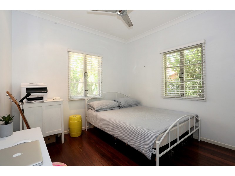 4 Lind Avenue, Southport QLD 4215