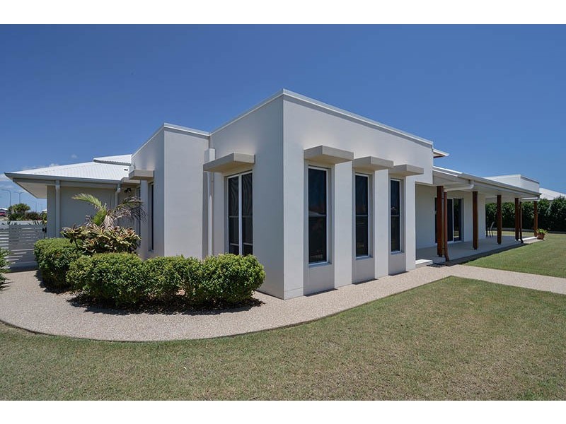 1 Hillcrest Court, Bargara QLD 4670
