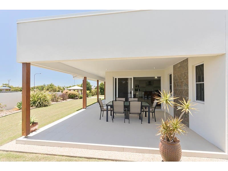 1 Hillcrest Court, Bargara QLD 4670