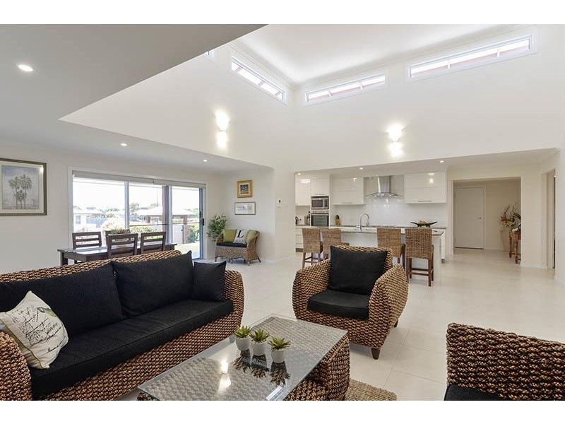 1 Hillcrest Court, Bargara QLD 4670