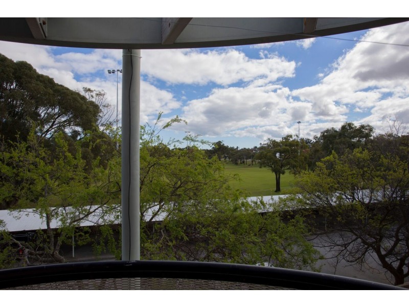 20/4 Canham Way, Orelia WA 6167