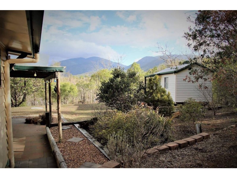 8 Mount Clifton Court, Alligator Creek QLD 4816