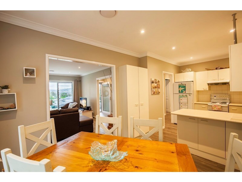 2A Lurnea Crescent, Valentine NSW 2280