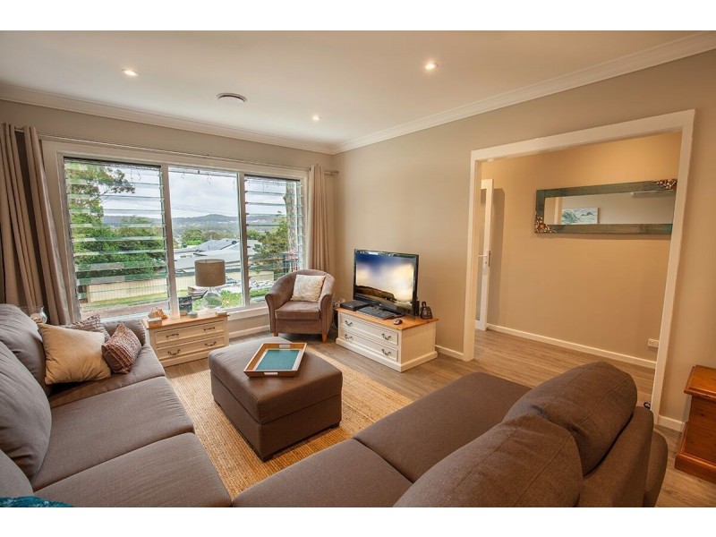 2A Lurnea Crescent, Valentine NSW 2280