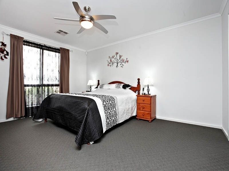 11 Cormorant Court, Middleton SA 5213