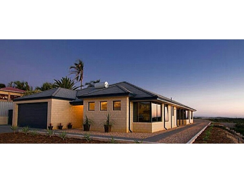 16 Eakins Crescent, Wandina WA 6530