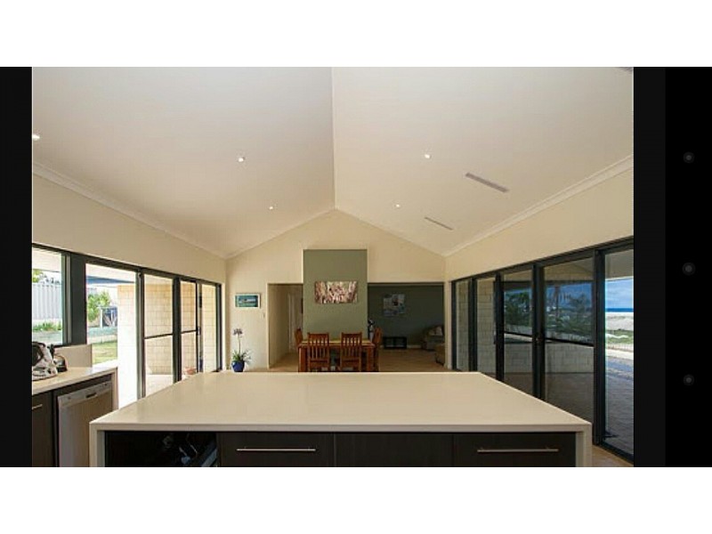 16 Eakins Crescent, Wandina WA 6530