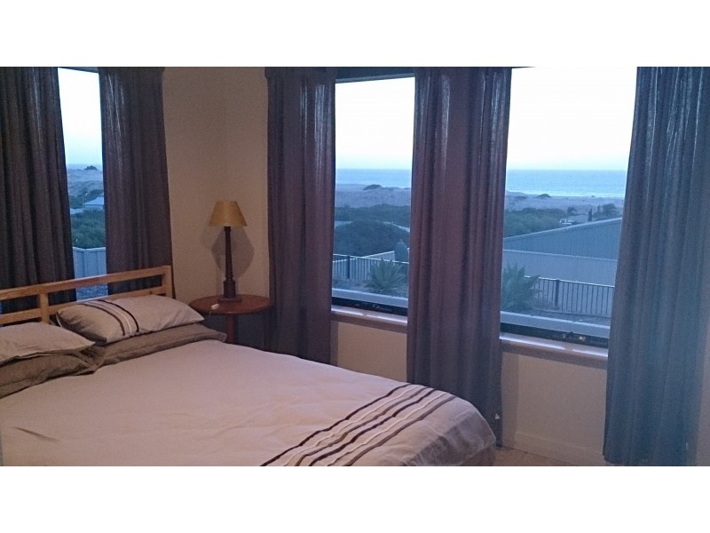 16 Eakins Crescent, Wandina WA 6530