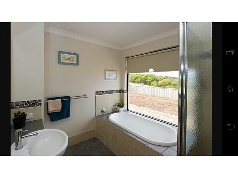 16 Eakins Crescent, Wandina WA 6530