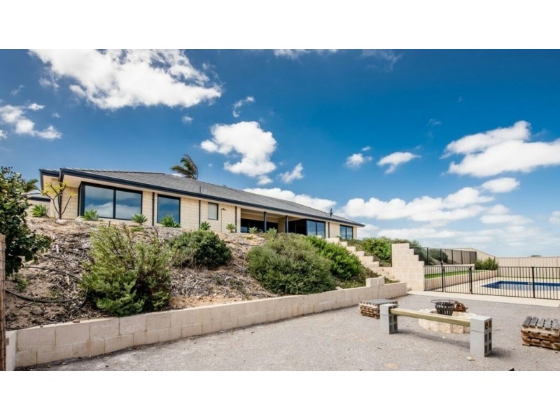 16 Eakins Crescent, Wandina WA 6530