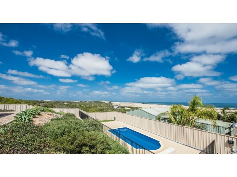 16 Eakins Crescent, Wandina WA 6530