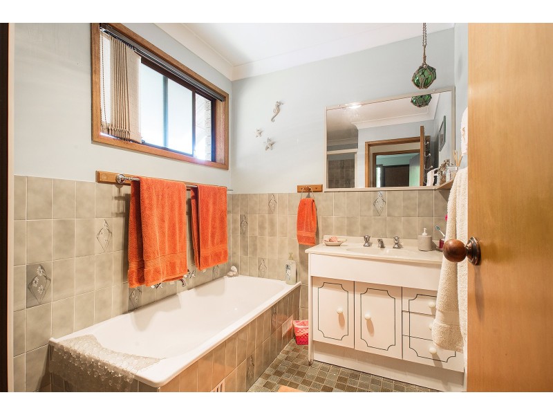 24 Haigh Close, Berkeley Vale NSW 2261
