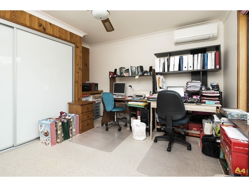 24 Haigh Close, Berkeley Vale NSW 2261
