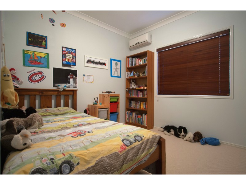 8 Rachele Close, Forest Lake QLD 4078