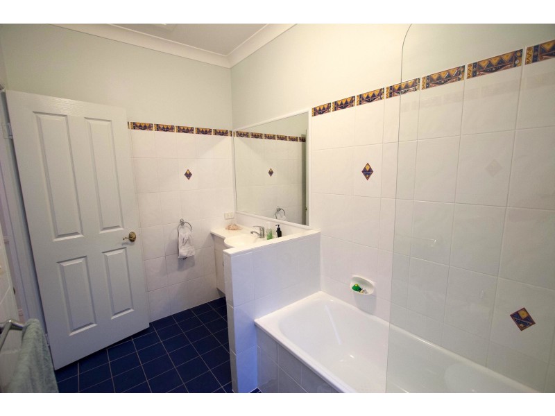 8 Rachele Close, Forest Lake QLD 4078