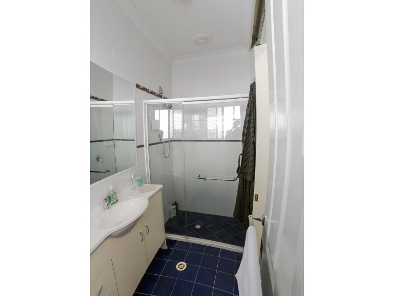 8 Rachele Close, Forest Lake QLD 4078