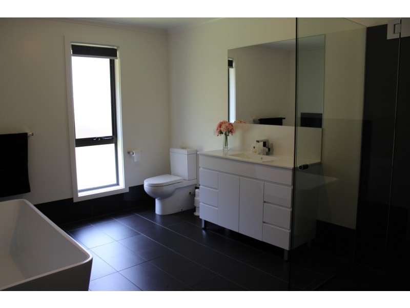 36 O’Donnell Drive, Lakes Entrance VIC 3909