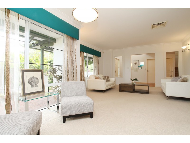 82 Thelma Street, Como WA 6152