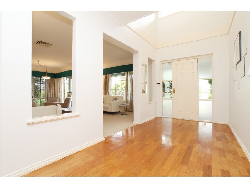 82 Thelma Street, Como WA 6152