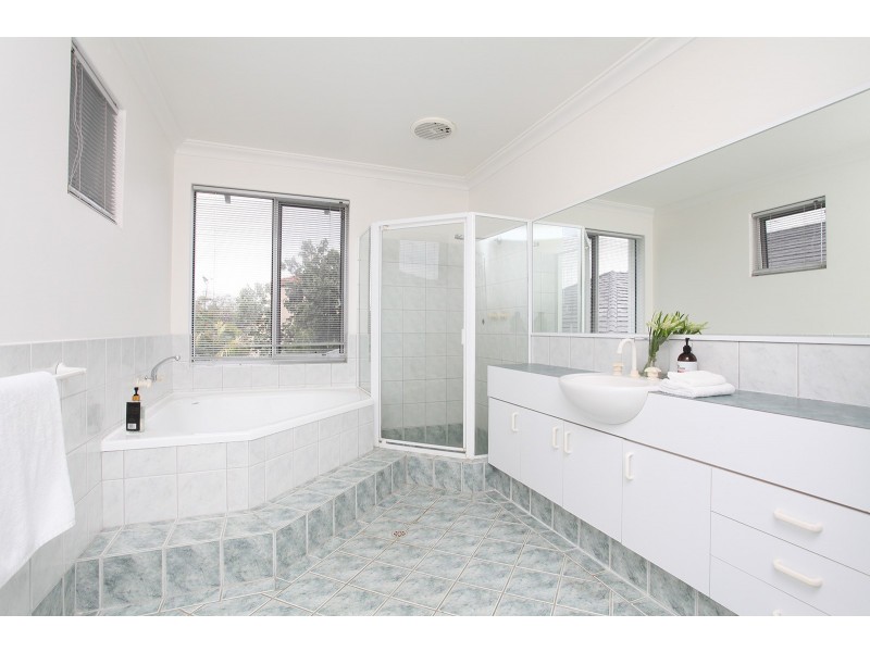 82 Thelma Street, Como WA 6152