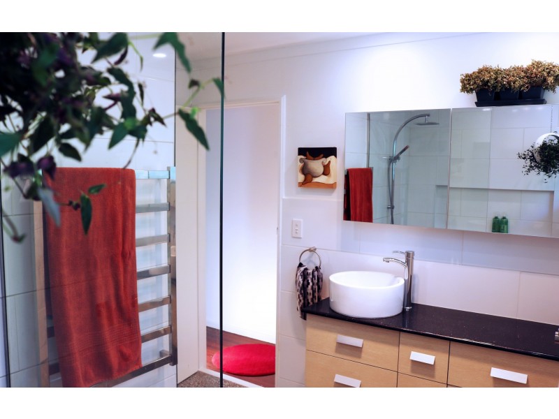 13 Tarbet St, Kenmore QLD 4069