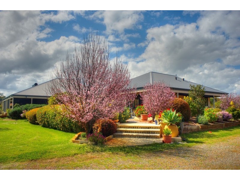 35 Barip Place, Oakford WA 6121