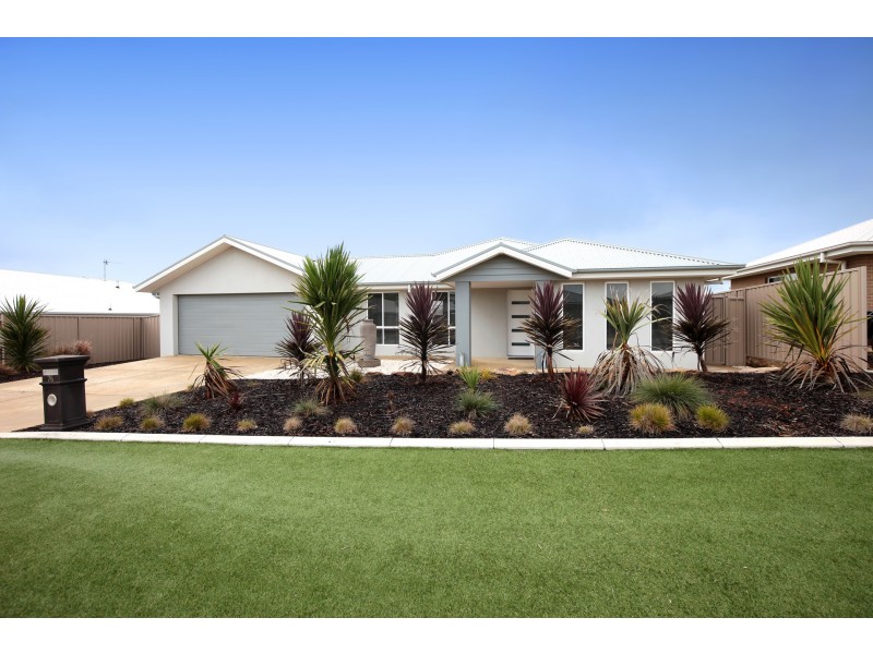 76 Lingiari Drive, Lloyd NSW 2650