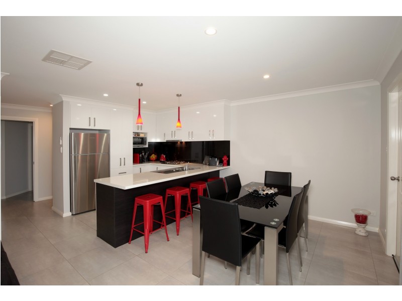 76 Lingiari Drive, Lloyd NSW 2650