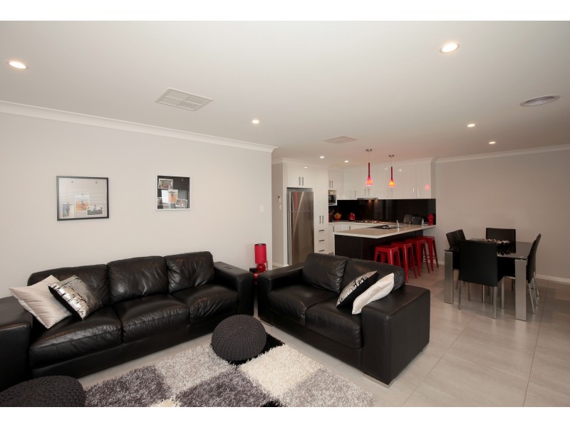 76 Lingiari Drive, Lloyd NSW 2650