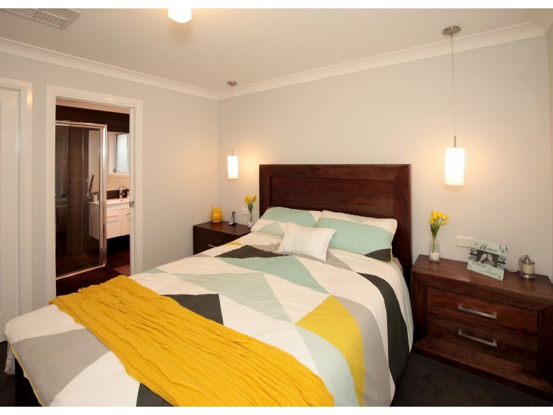 76 Lingiari Drive, Lloyd NSW 2650