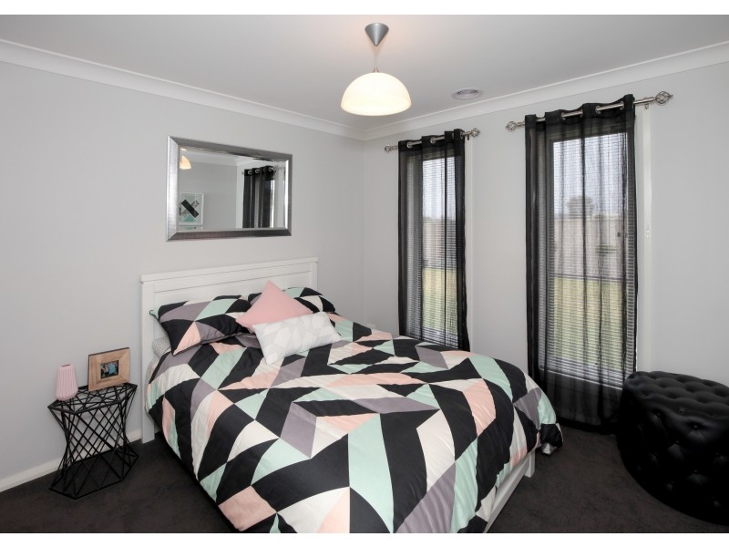 76 Lingiari Drive, Lloyd NSW 2650