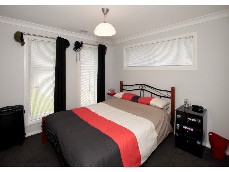 76 Lingiari Drive, Lloyd NSW 2650