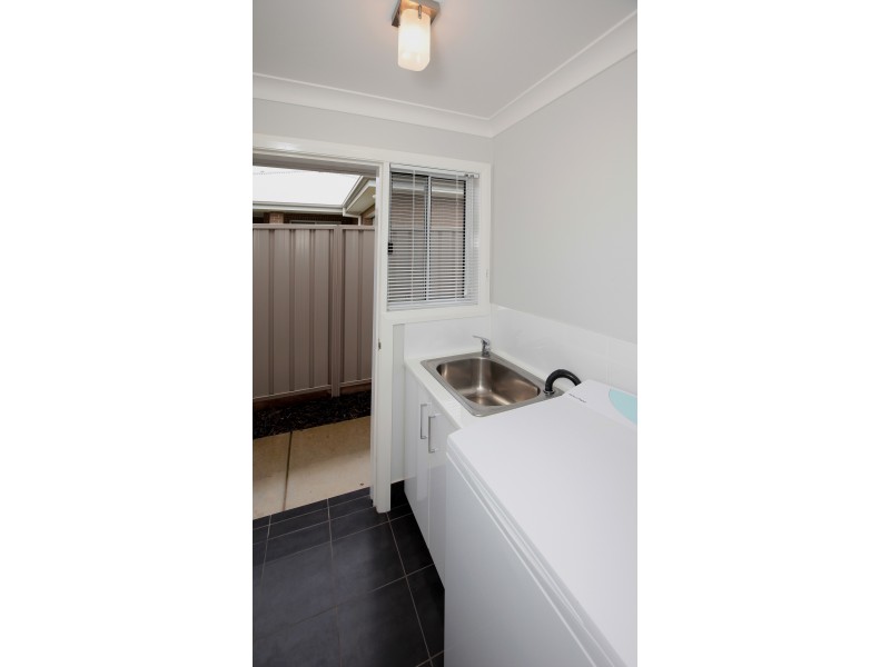 76 Lingiari Drive, Lloyd NSW 2650