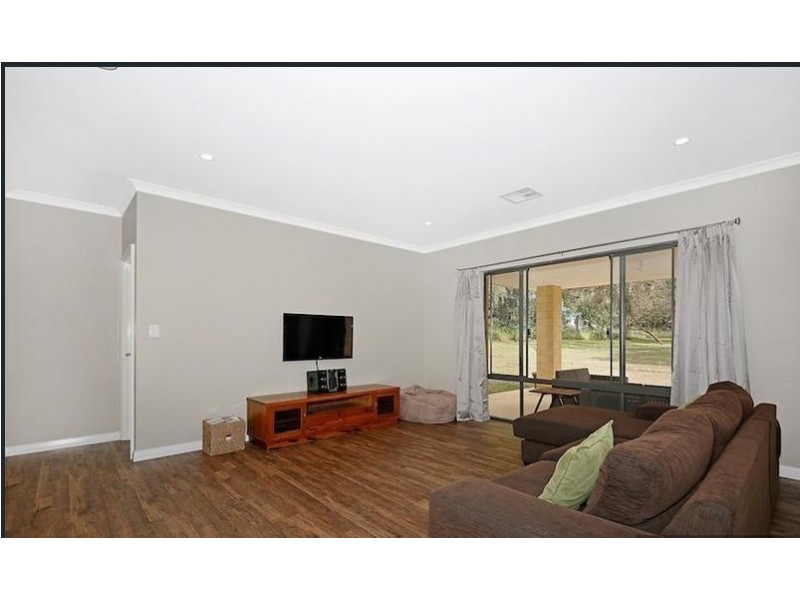 4 Crescent Drive, Bouvard WA 6211