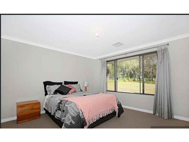 4 Crescent Drive, Bouvard WA 6211