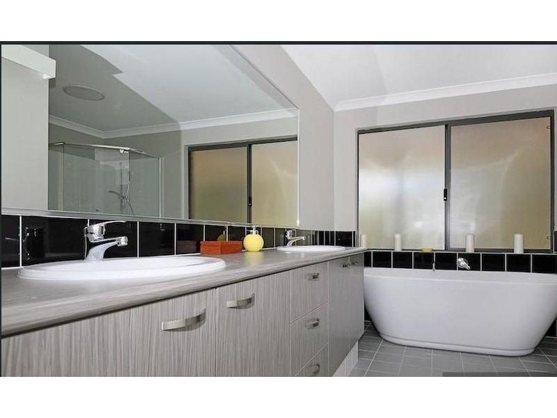 4 Crescent Drive, Bouvard WA 6211