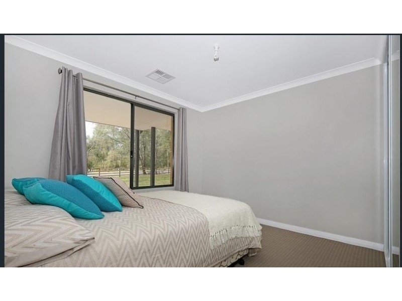 4 Crescent Drive, Bouvard WA 6211