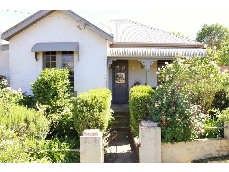 7 Blake Street, Millthorpe NSW 2798