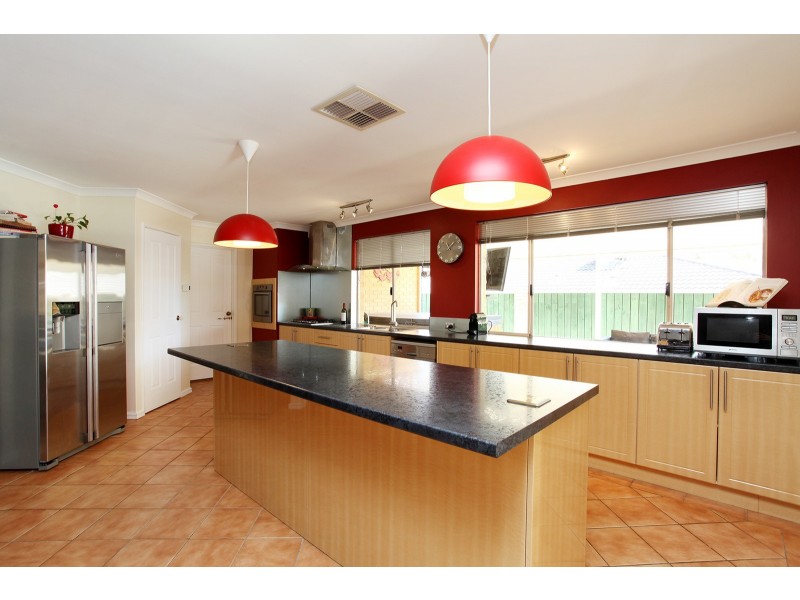 11 Menteith Place, Kinross WA 6028